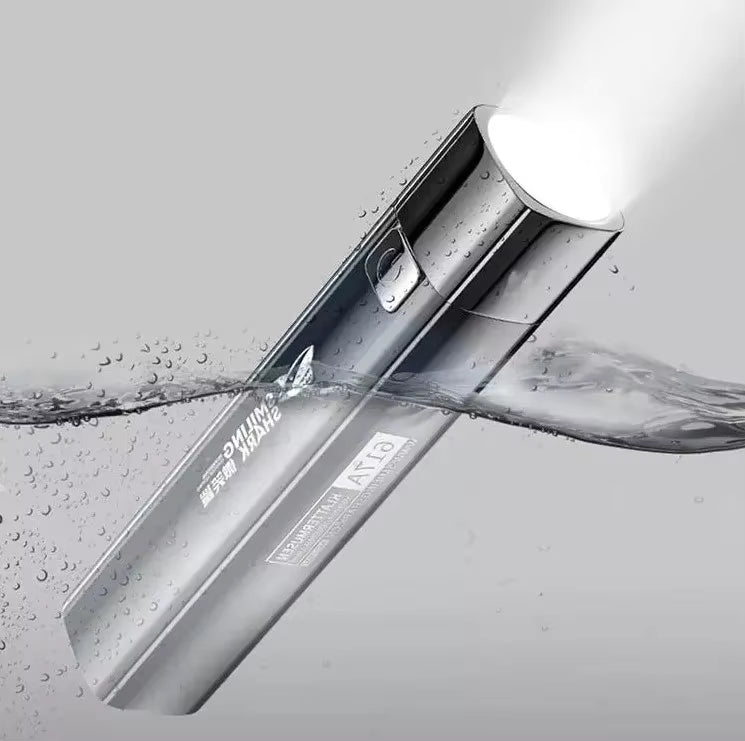 Lanternă LED Reîncărcabilă USB – 450 Lumeni, 3 Moduri de Lumină, Waterproof IP66